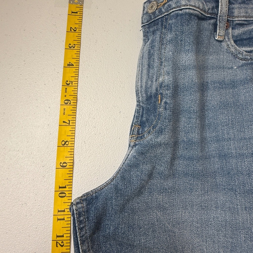 Old Navy OG Loose Denim Shorts Womens 18 Blue Mid Rise Distressed Raw Hem NEW - Picture 8 of 10